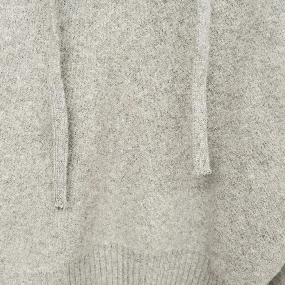 P330 top version (different currencies) Style: Stone Island STONE LSLAND high weight knitted wool V-neck hooded sweater Color: Picture color Size: M-XXXL Fabric: Blended Accessories: Full set of customized accessories No gender distinction, same style for men and women